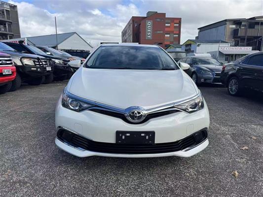2017 Toyota Auris thumbnail