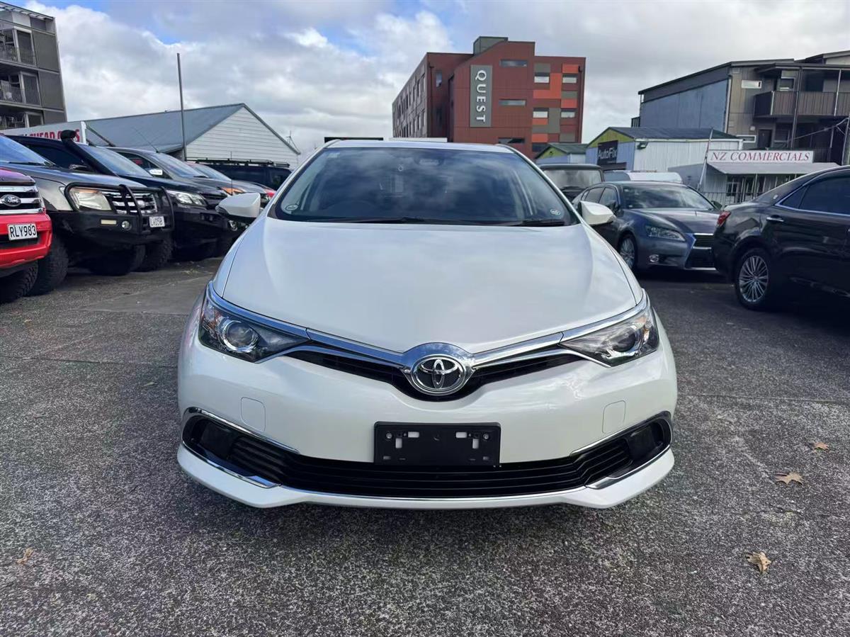 2017 Toyota Auris thumbnail
