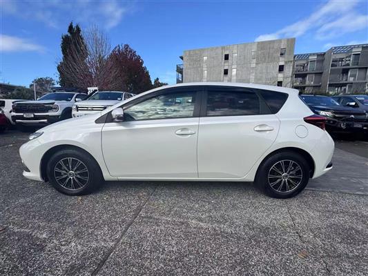 2017 Toyota Auris thumbnail