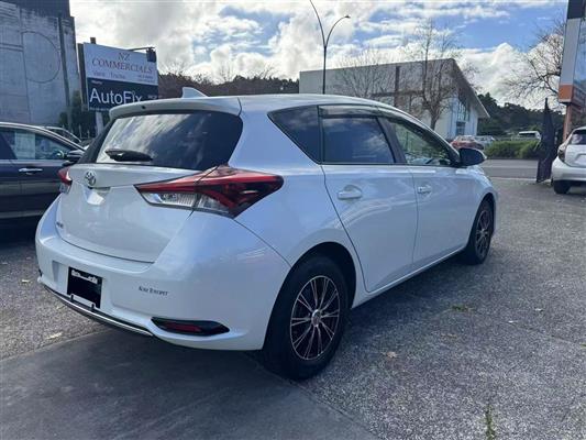 2017 Toyota Auris thumbnail