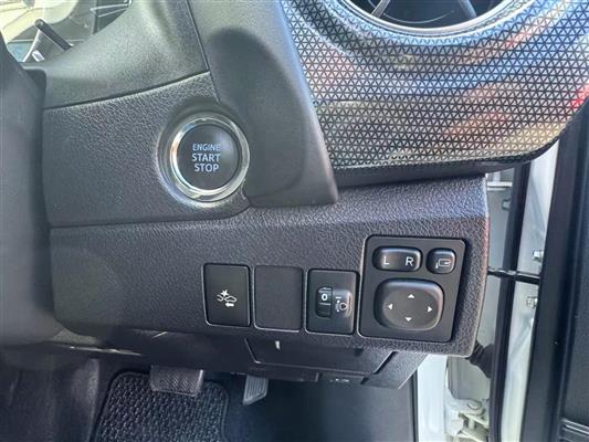 2017 Toyota Auris thumbnail