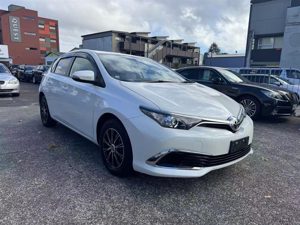 2017 Toyota Auris thumbnail