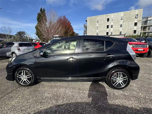 2012 Toyota Aqua thumbnail