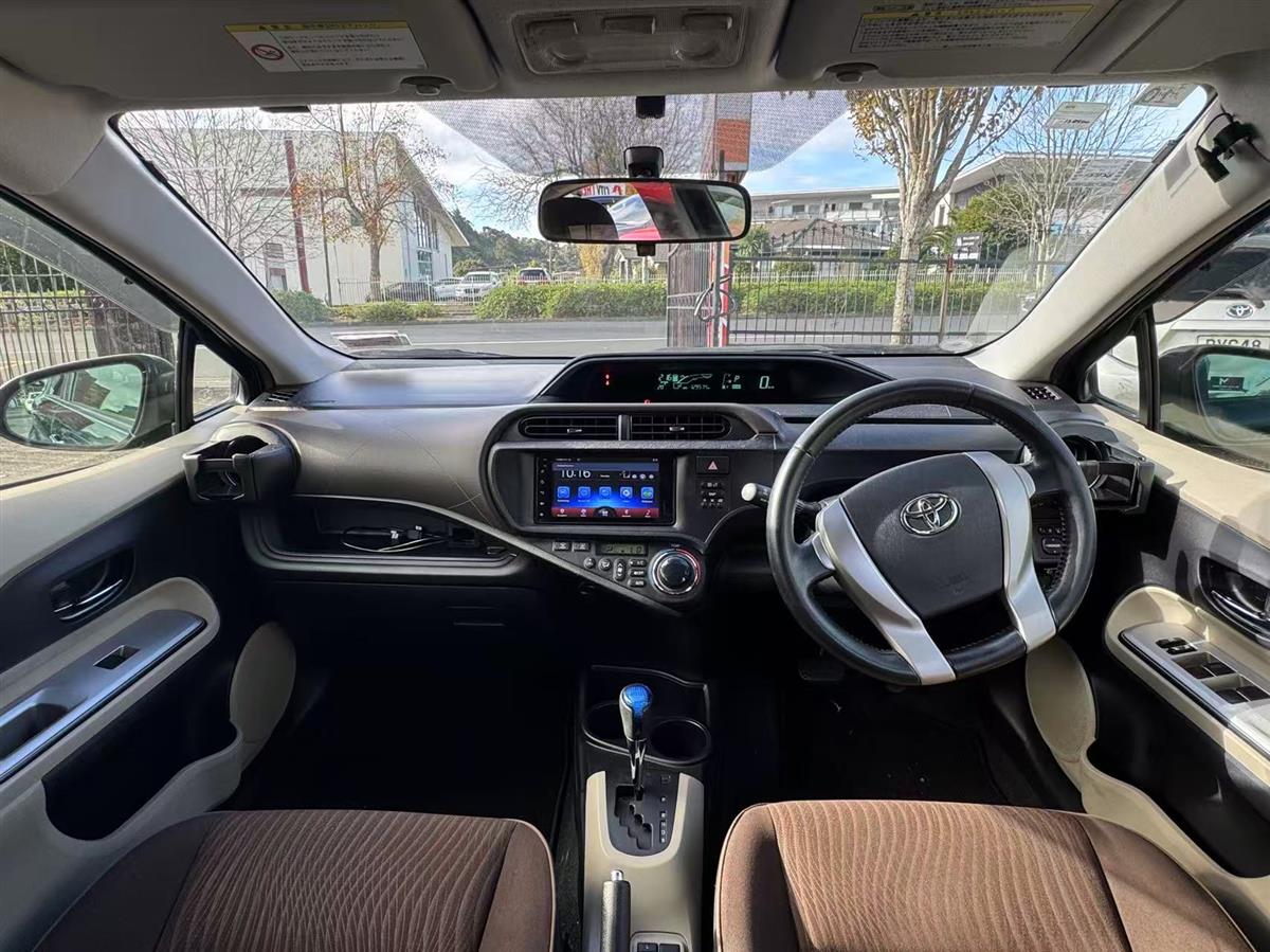 2012 Toyota Aqua thumbnail