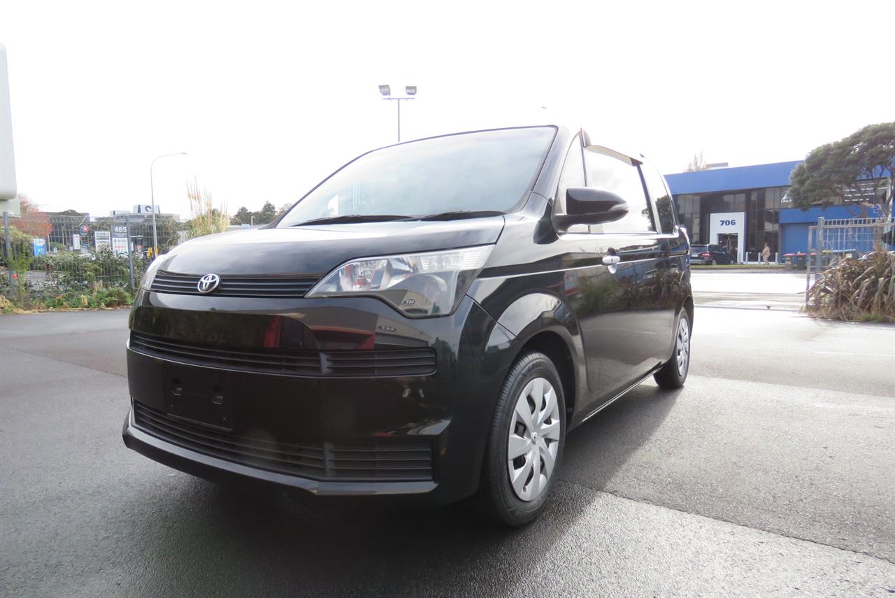 2015 Toyota SPADE thumbnail