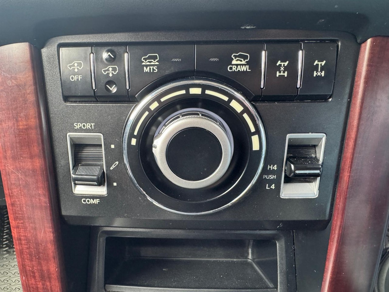 2015 Toyota Land thumbnail