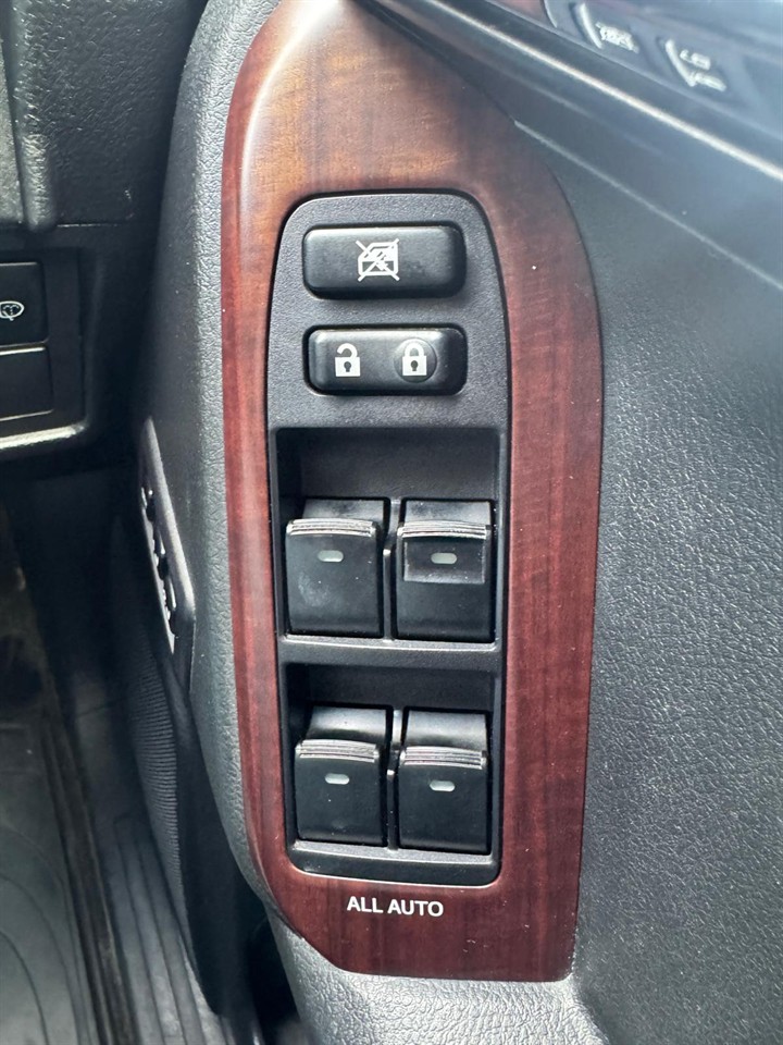 2015 Toyota Land thumbnail