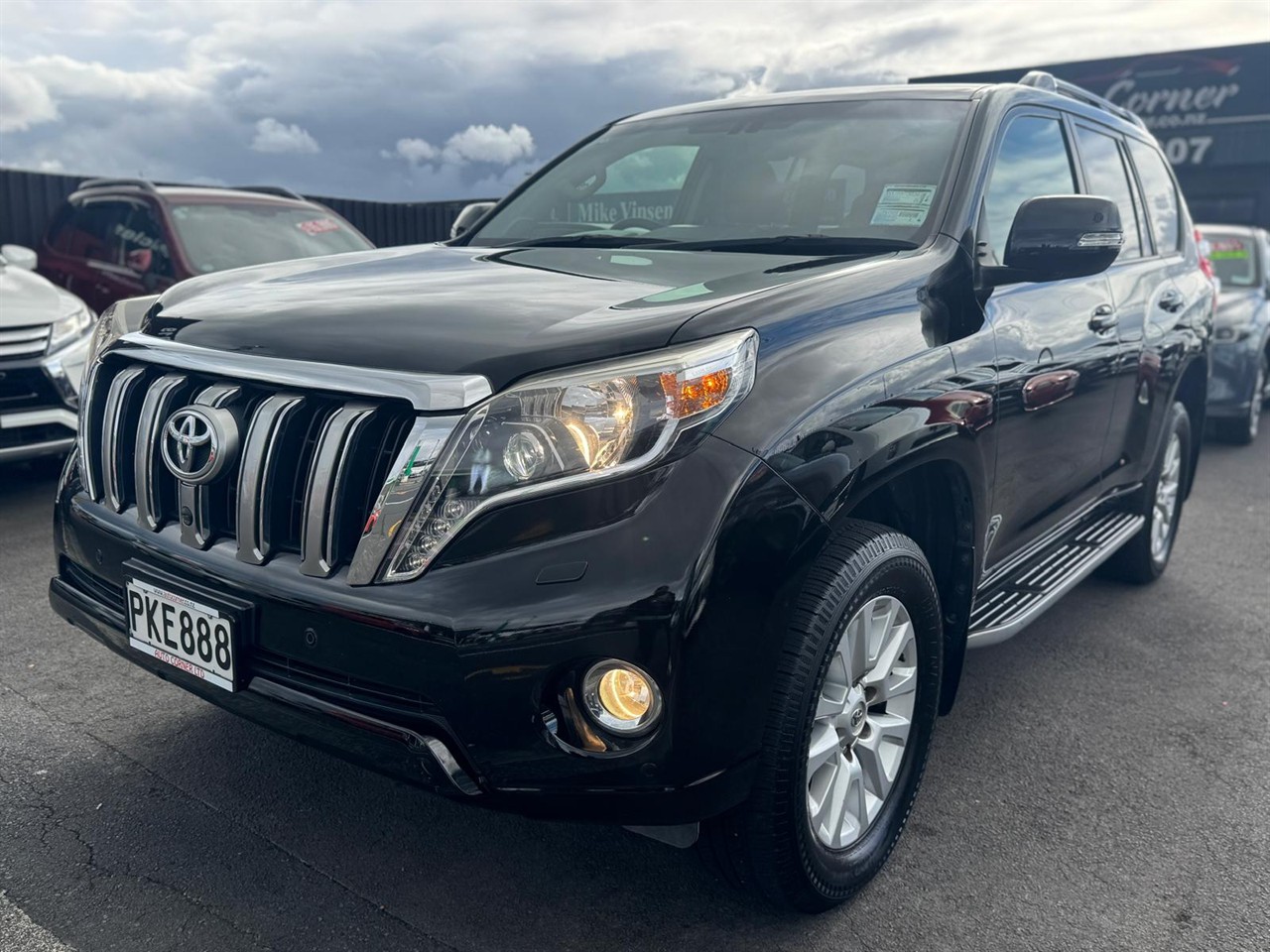 2016 Toyota Land thumbnail
