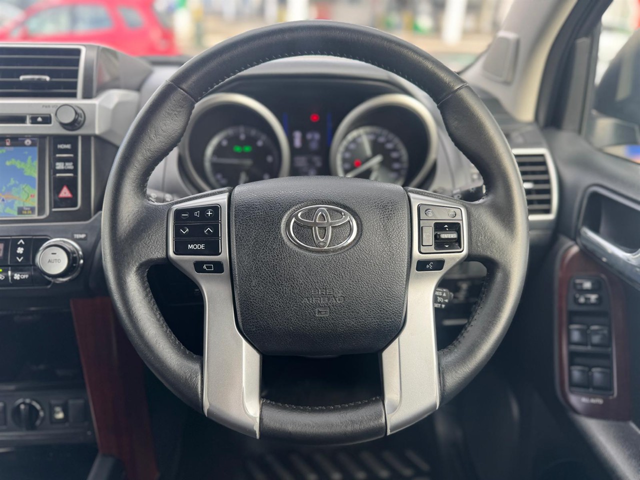 2016 Toyota Land thumbnail