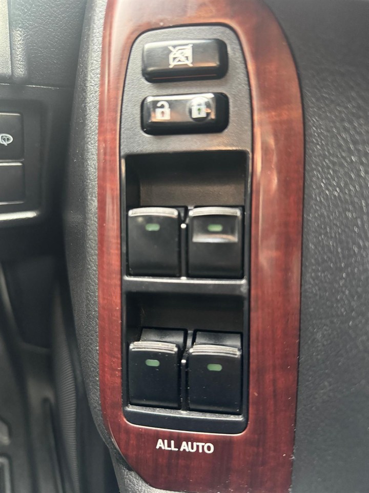 2016 Toyota Land thumbnail