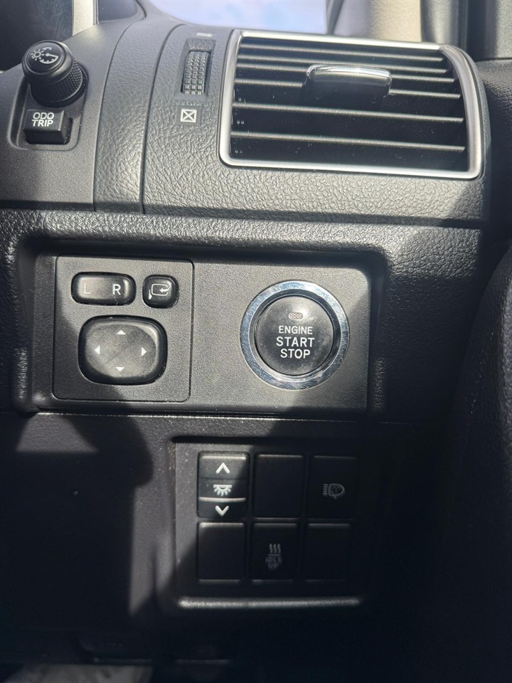 2016 Toyota Land thumbnail