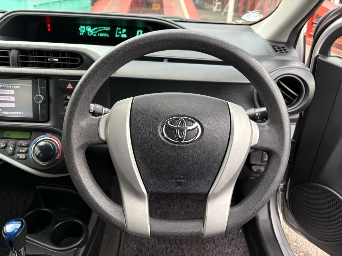 2013 Toyota Aqua thumbnail