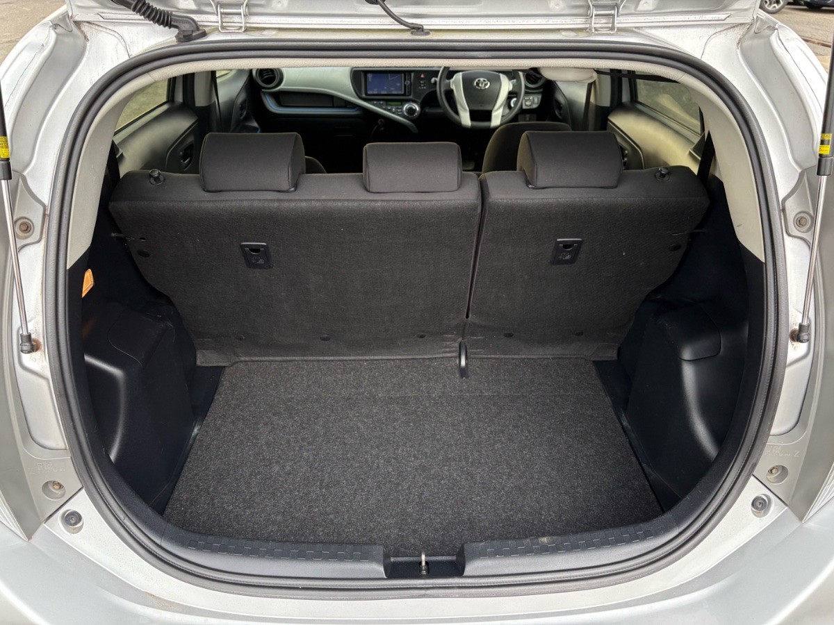 2013 Toyota Aqua thumbnail