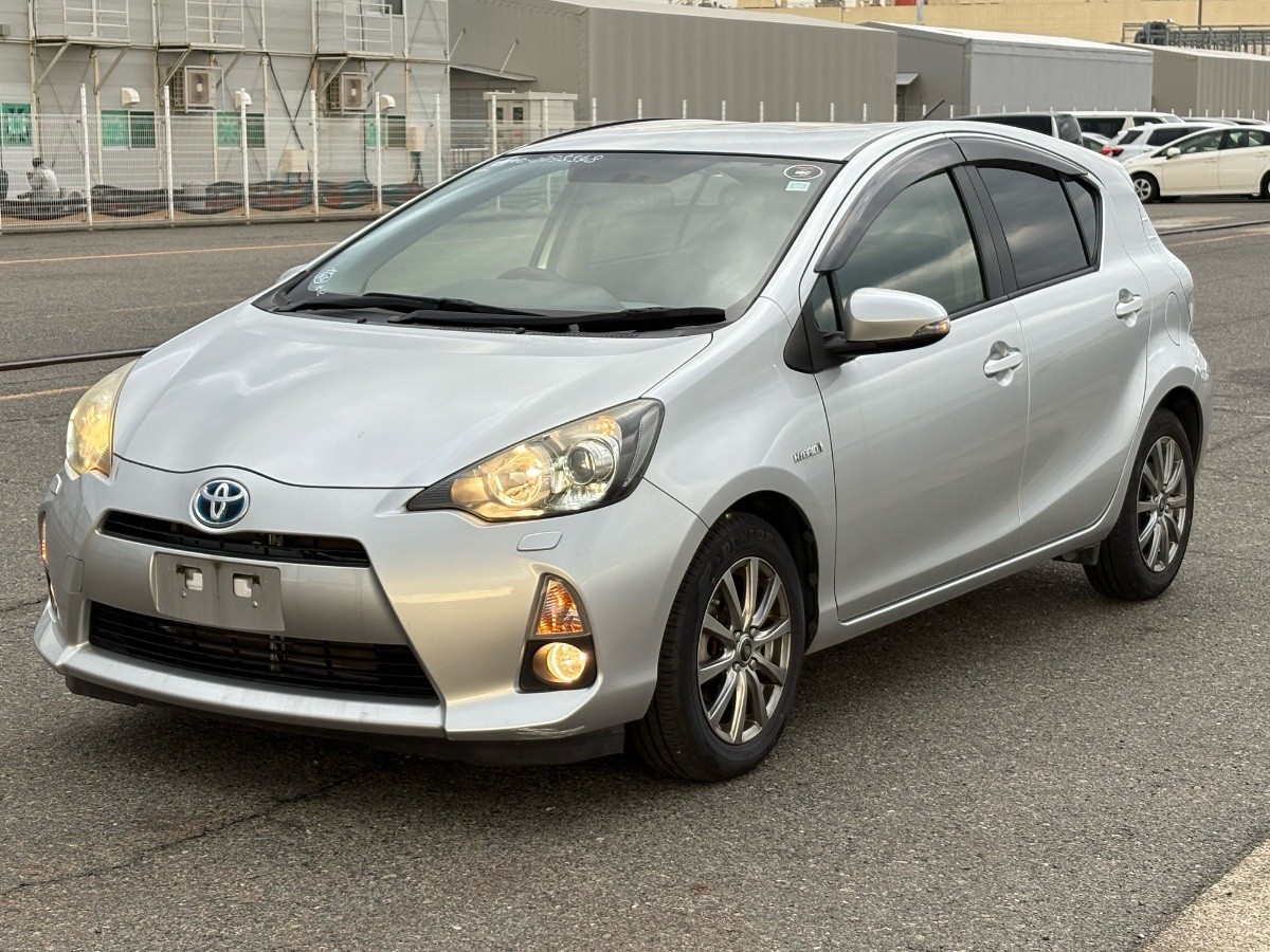 2013 Toyota Aqua thumbnail