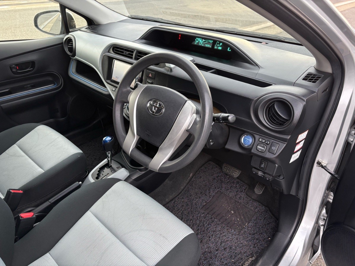 2013 Toyota Aqua thumbnail