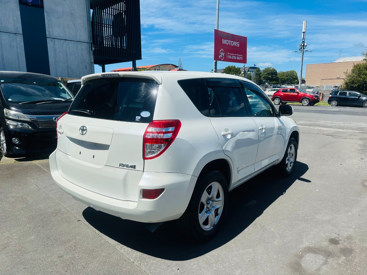 2015 Toyota RAV4 thumbnail