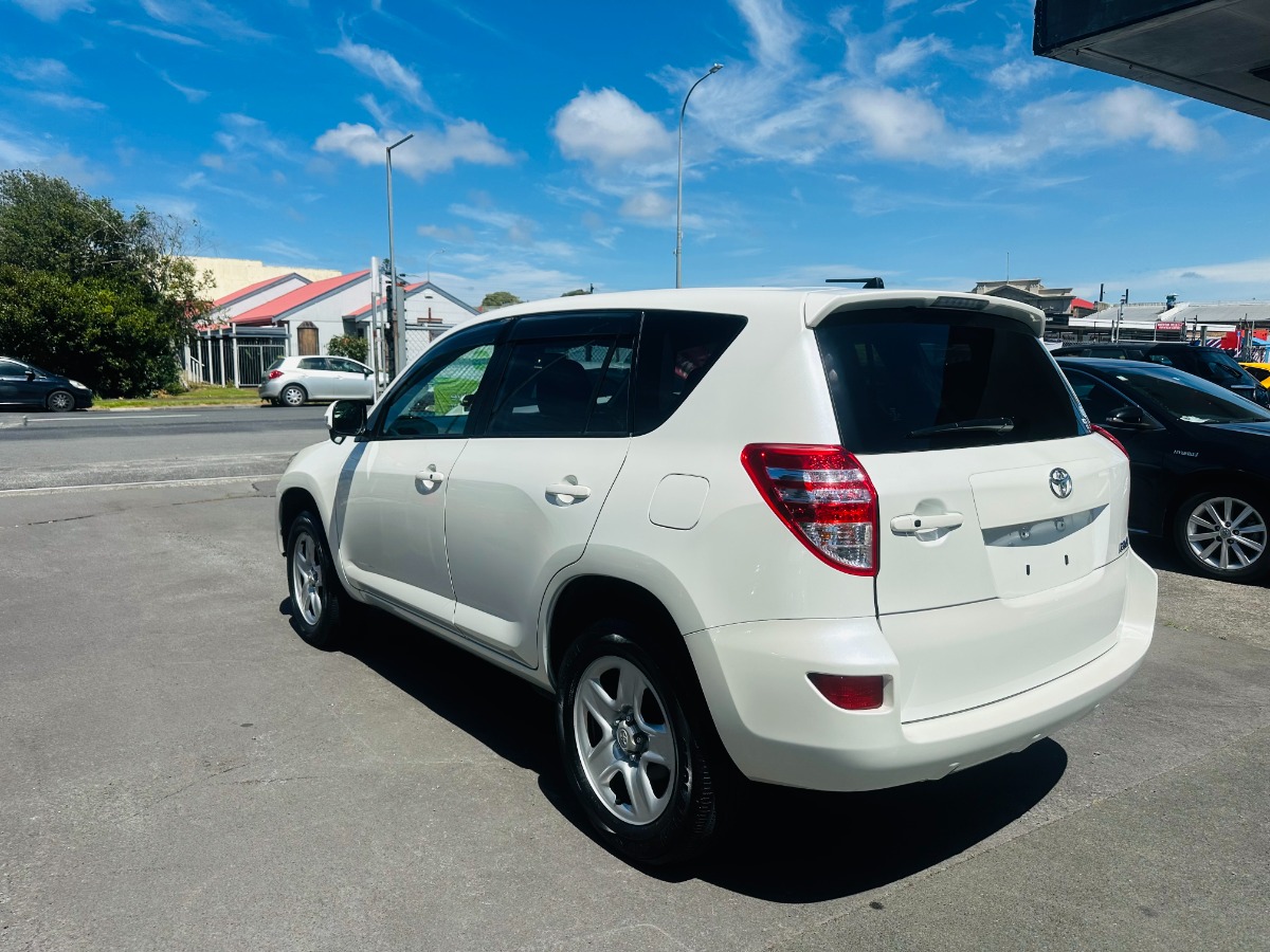 2015 Toyota RAV4 thumbnail