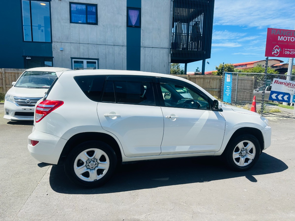 2015 Toyota RAV4 thumbnail