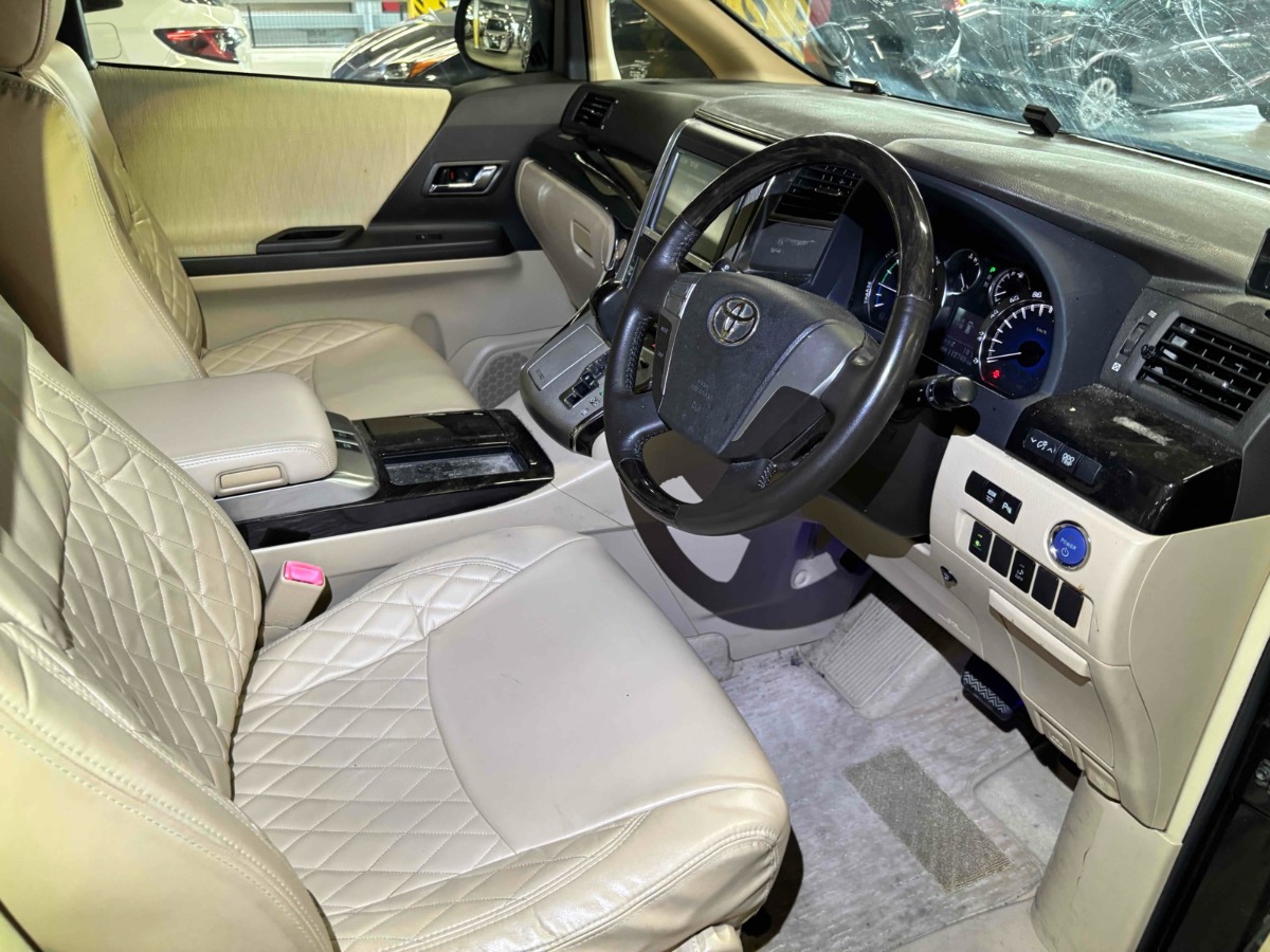 2012 Toyota Vellfire thumbnail