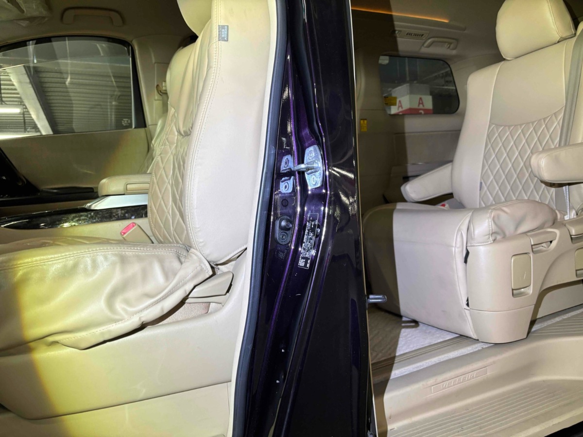 2012 Toyota Vellfire thumbnail