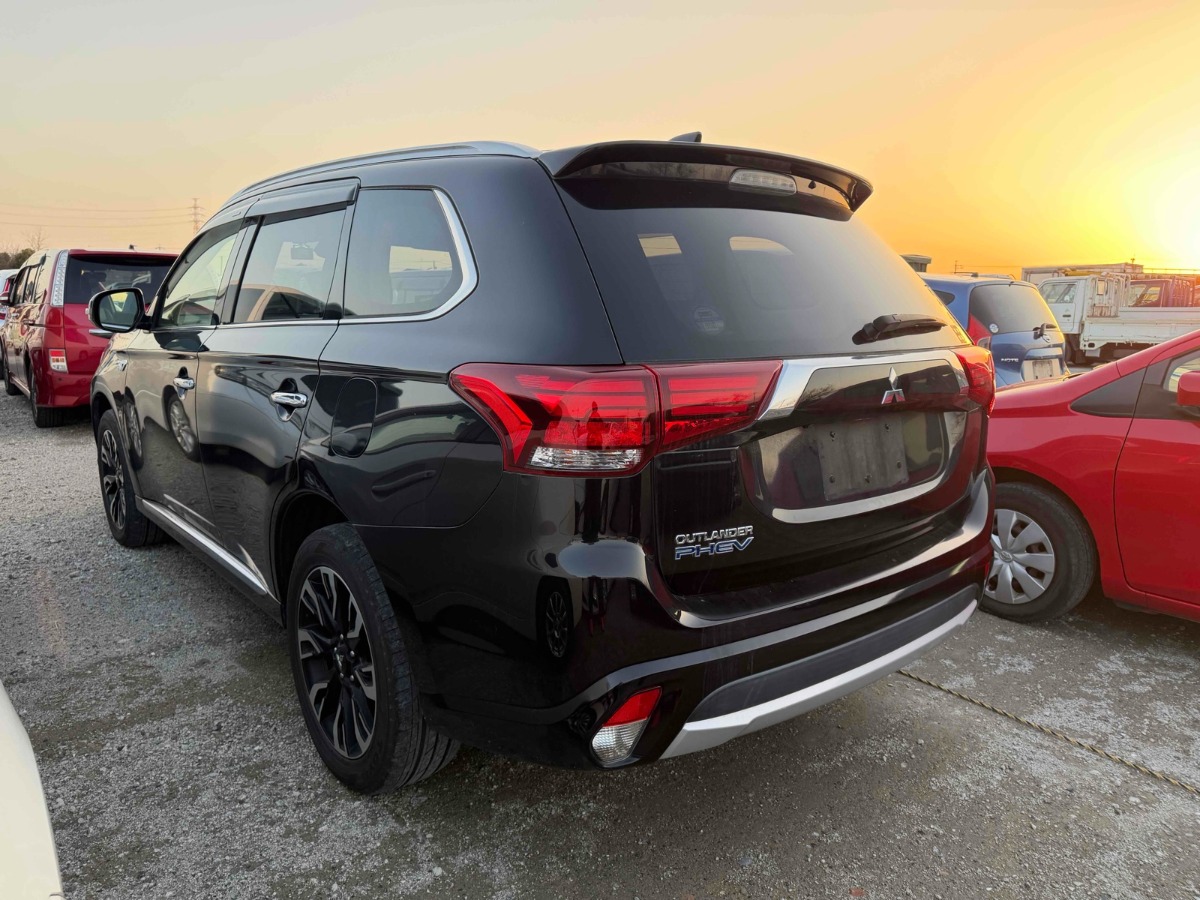 2015 Mitsubishi Outlander thumbnail