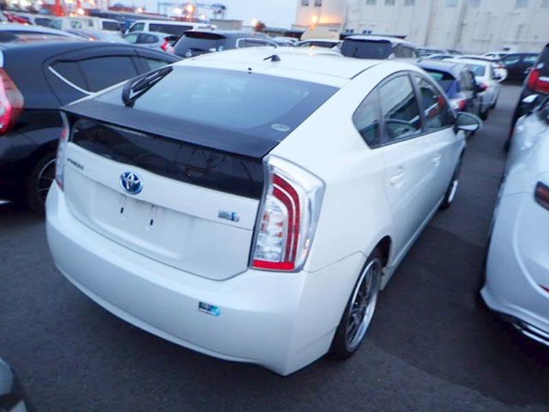 2012 Toyota Prius thumbnail