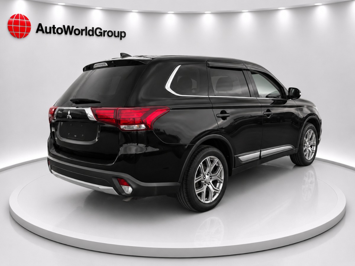 2016 Mitsubishi Outlander thumbnail
