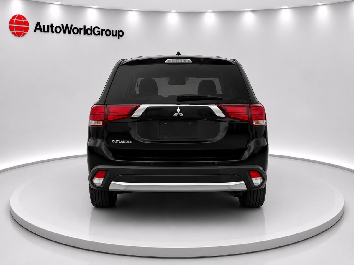 2016 Mitsubishi Outlander thumbnail