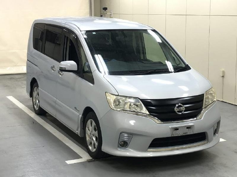 2013 Nissan Serena thumbnail
