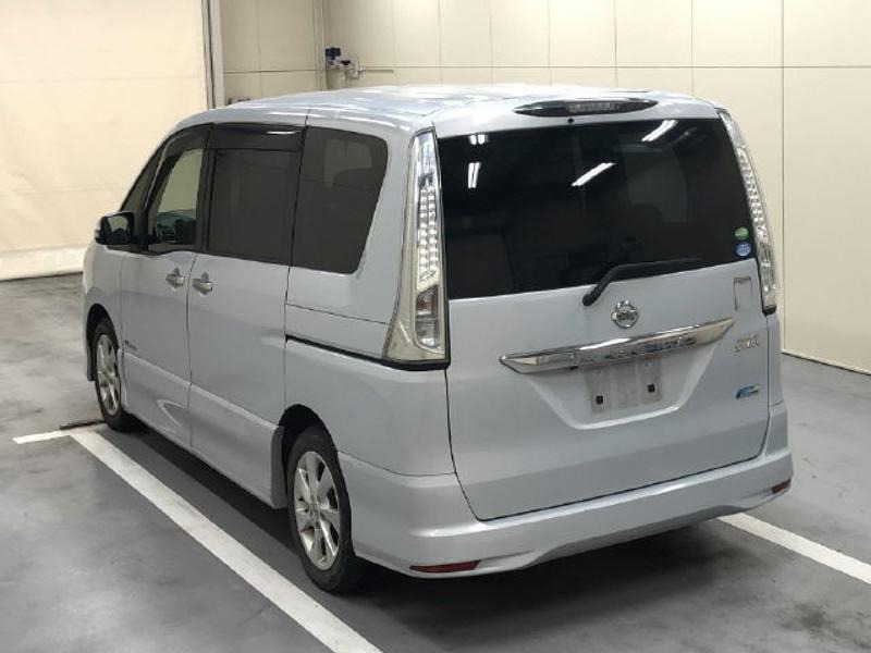 2013 Nissan Serena thumbnail
