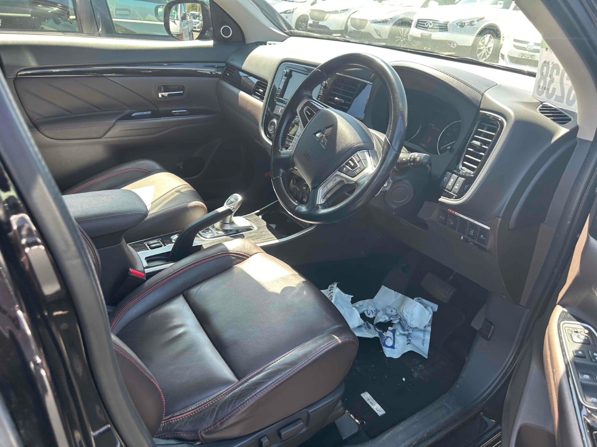 2015 Mitsubishi Outlander thumbnail