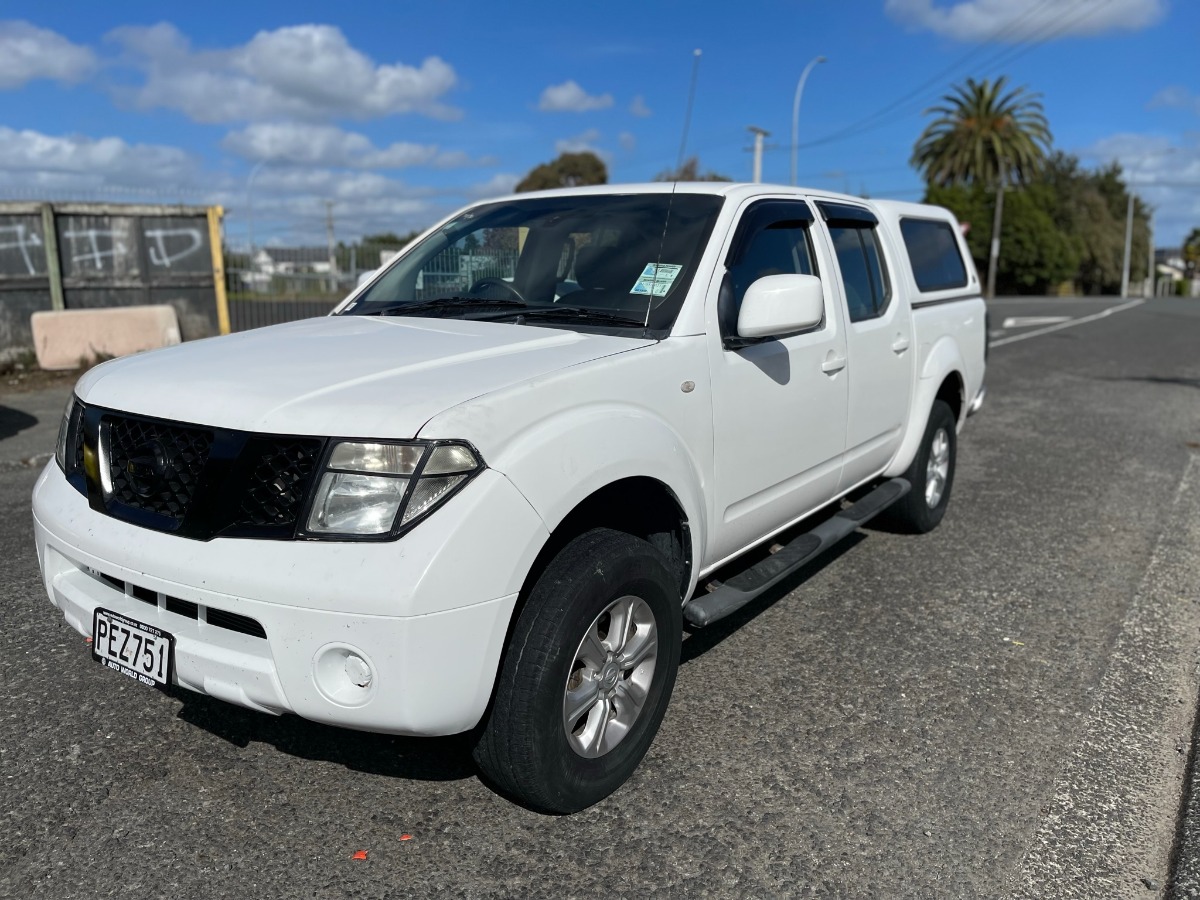 2012 Nissan Navara thumbnail