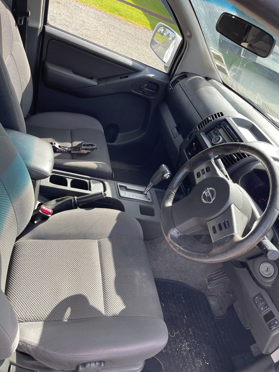 2012 Nissan Navara thumbnail