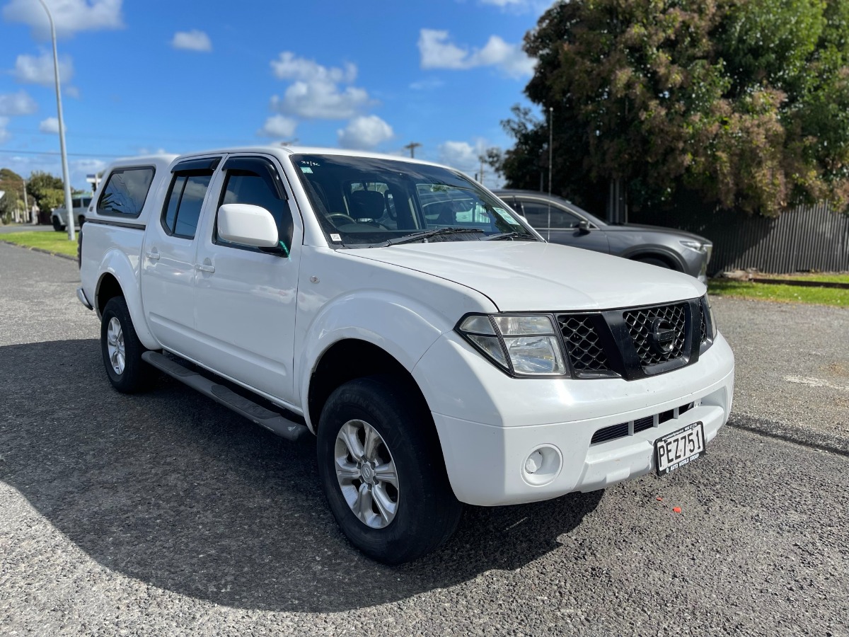 2012 Nissan Navara thumbnail