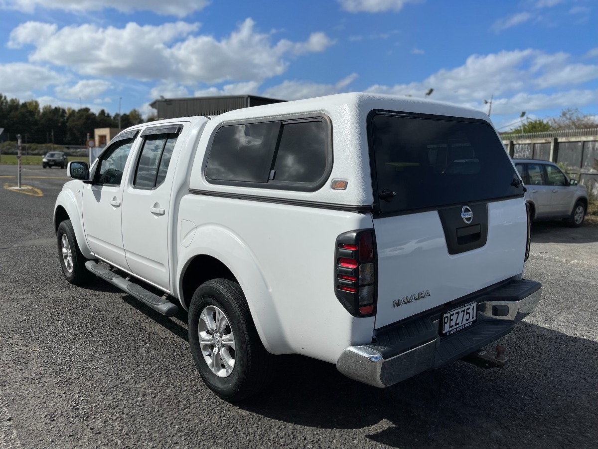 2012 Nissan Navara thumbnail