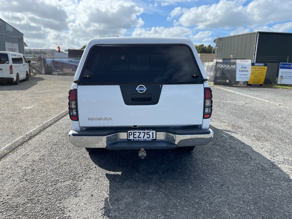 2012 Nissan Navara thumbnail