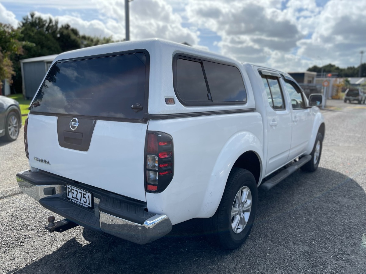 2012 Nissan Navara thumbnail