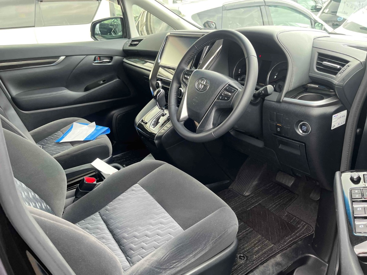 2017 Toyota Vellfire thumbnail