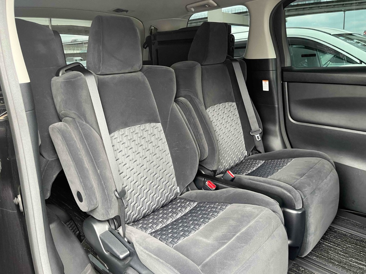 2017 Toyota Vellfire thumbnail