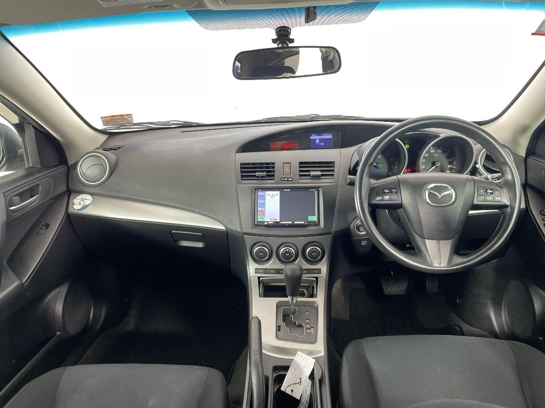 2010 Mazda Axela thumbnail