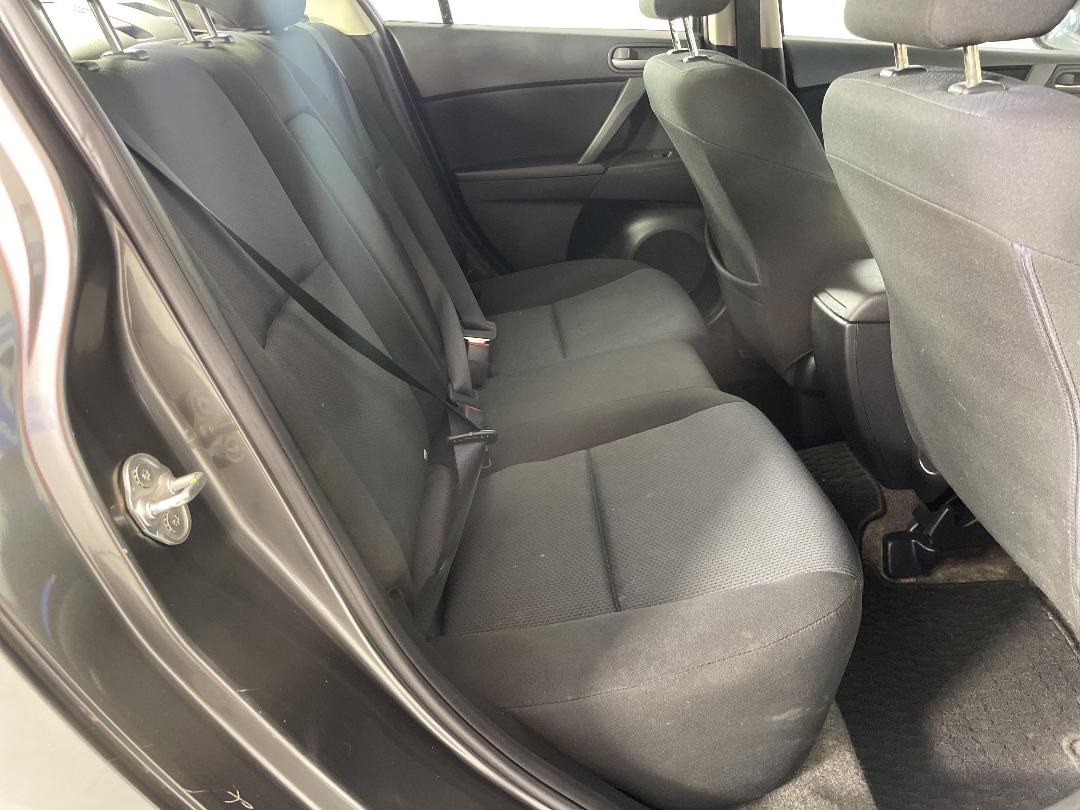 2010 Mazda Axela thumbnail
