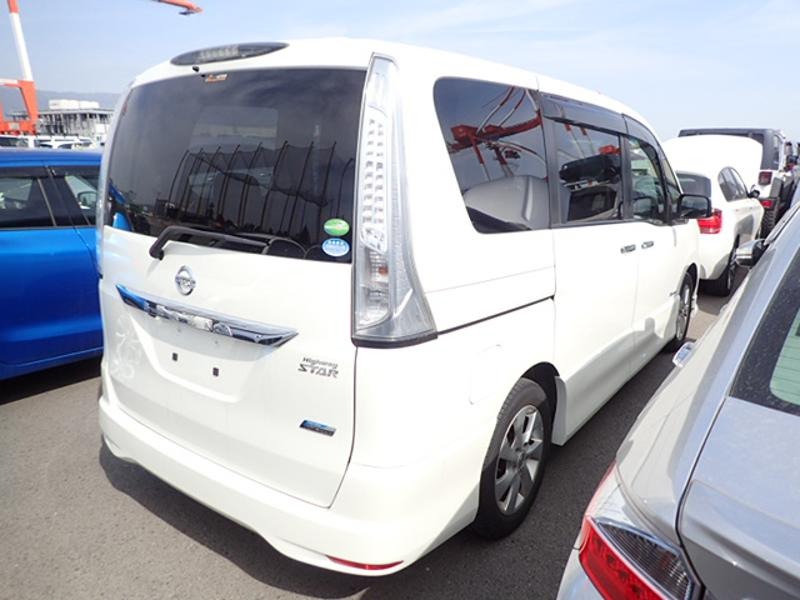 2013 Nissan Serena thumbnail