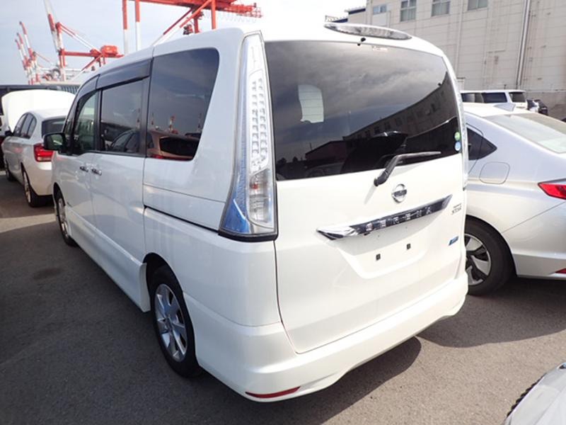2013 Nissan Serena thumbnail