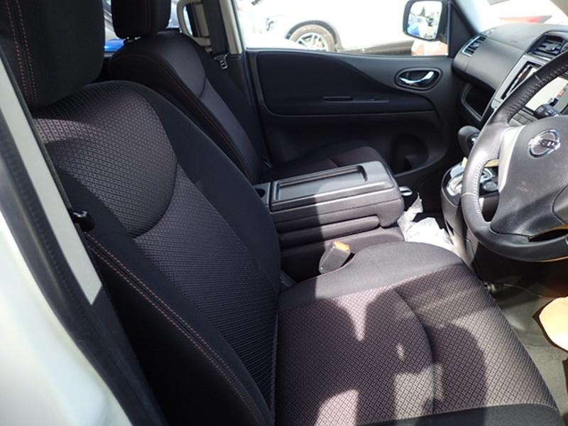 2013 Nissan Serena thumbnail