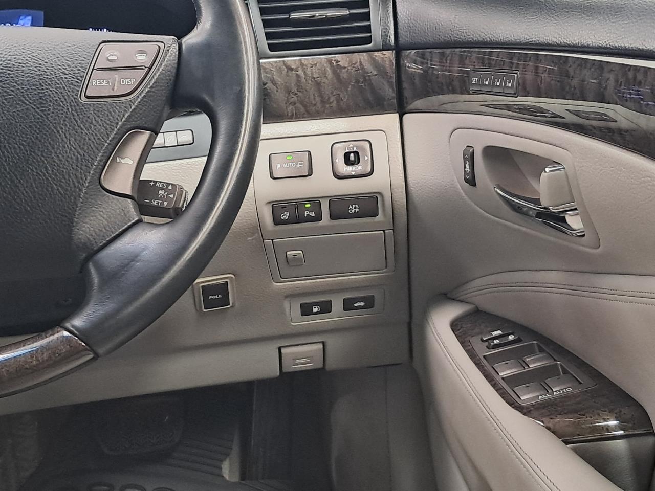 2009 Lexus LS460 thumbnail