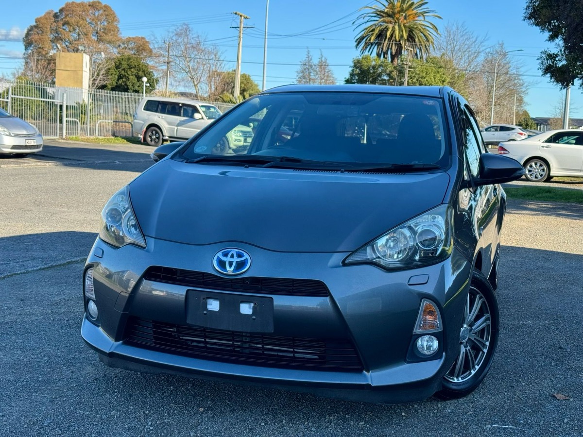 2012 Toyota Aqua thumbnail