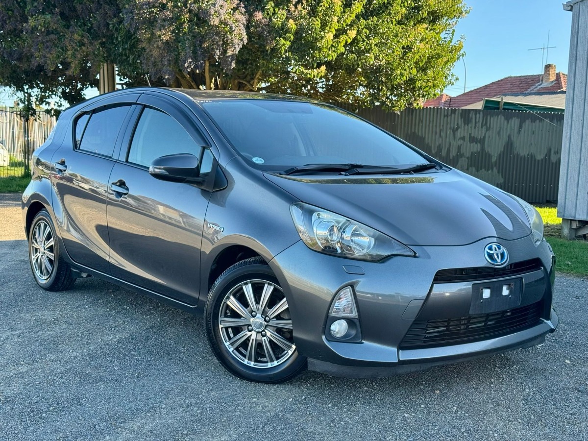 2012 Toyota Aqua thumbnail