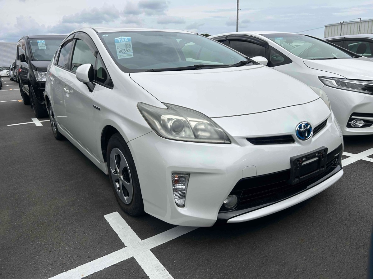 2013 Toyota Prius thumbnail