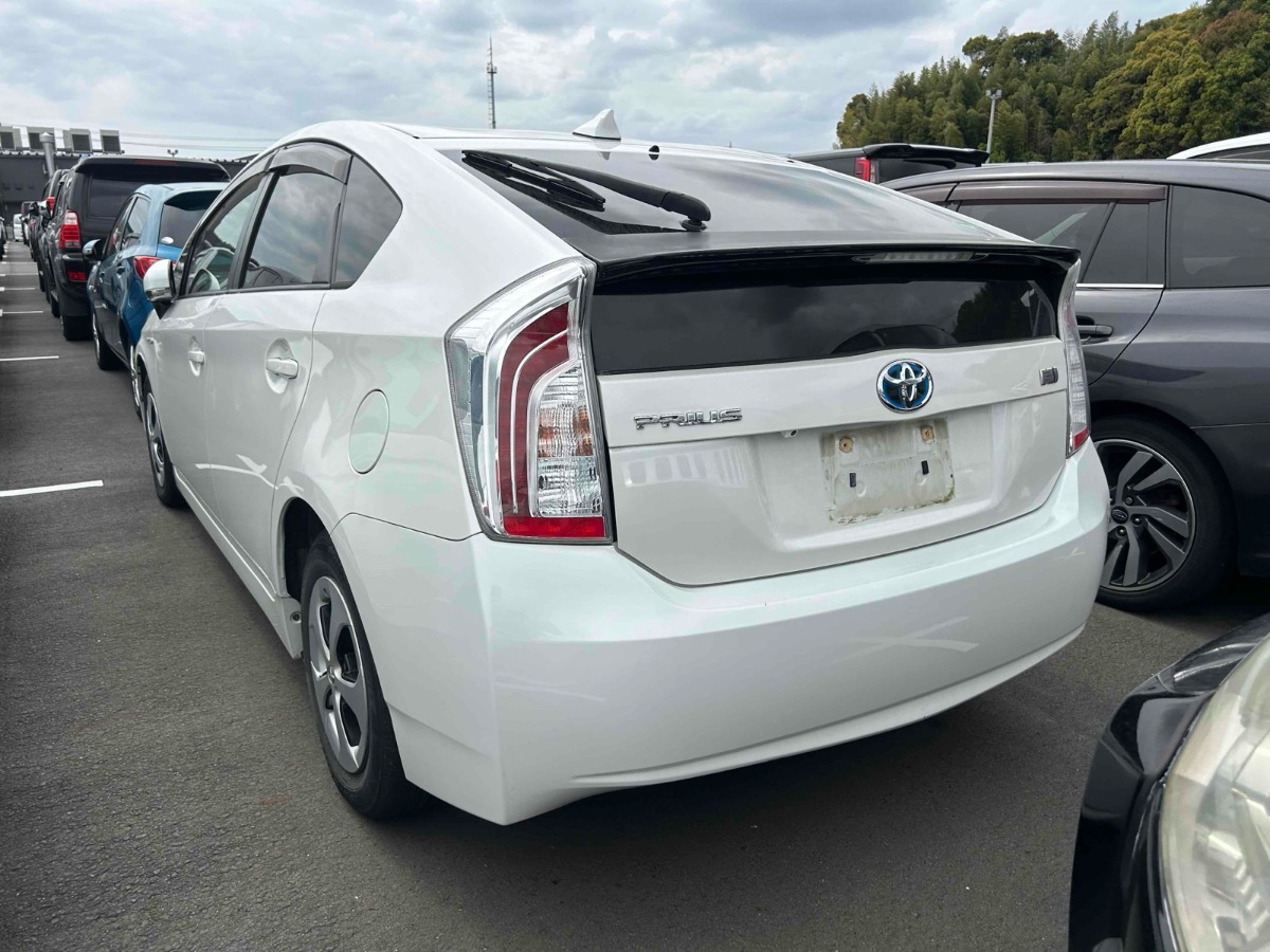 2013 Toyota Prius thumbnail