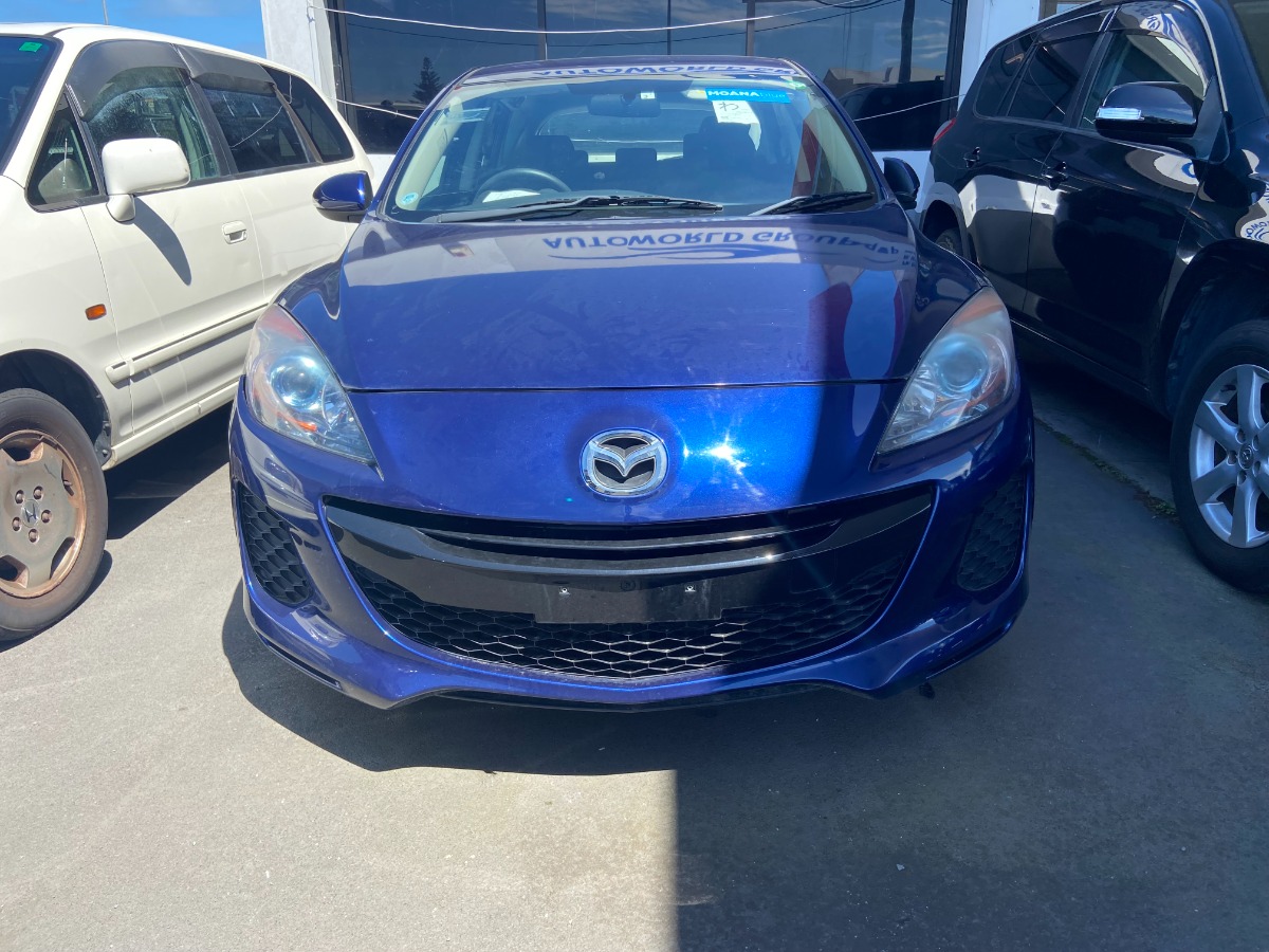 2013 Mazda Axela thumbnail